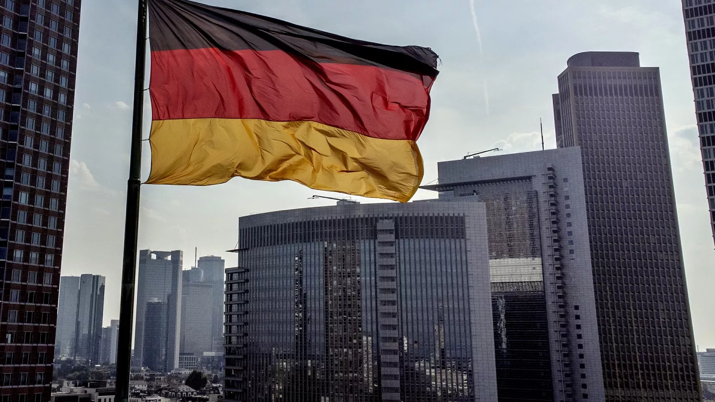 Bundesbank Forecasts 0.2% Contraction in German Economy for 2024, Modest Growth Ahead