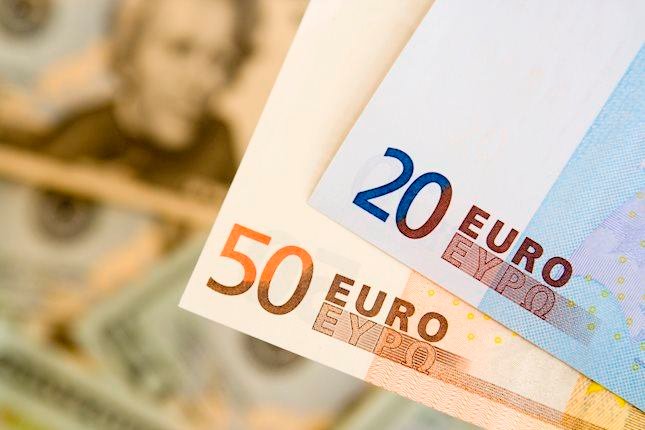 EUR/USD Steady Above 1.0500 Ahead of Fed Rate Decision